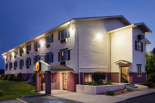 Super 8 by Wyndham Massena NY image 11