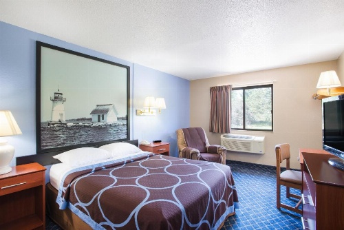 Super 8 by Wyndham Massena NY image 13