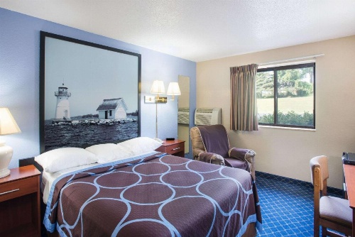 Super 8 by Wyndham Massena NY image 26