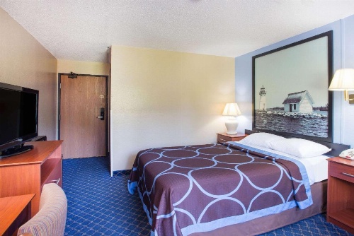 Super 8 by Wyndham Massena NY image 33