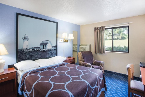 Super 8 by Wyndham Massena NY image 6