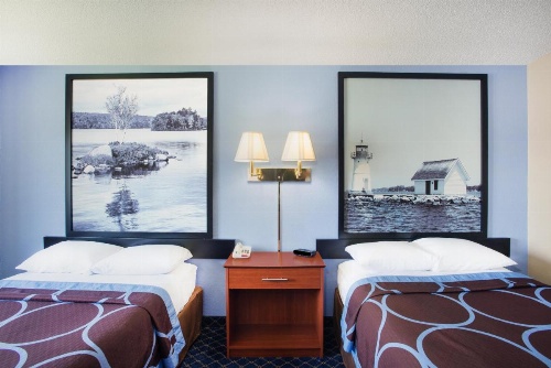 Super 8 by Wyndham Massena NY image 9